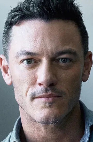 Фотография актёра Люк Эванс (Luke Evans)